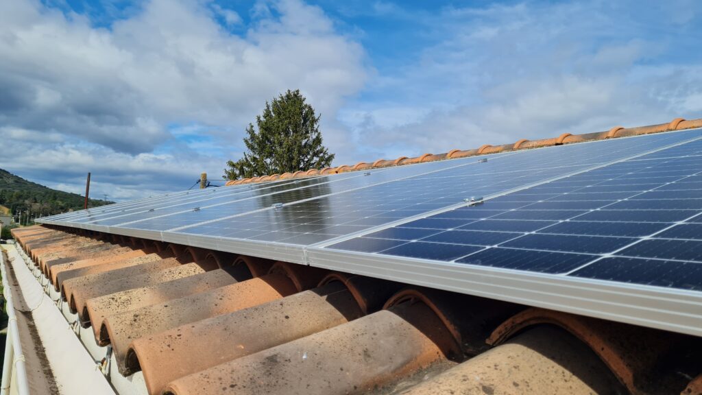 Aides pour installer des panneaux photovoltaïques : on fait le point