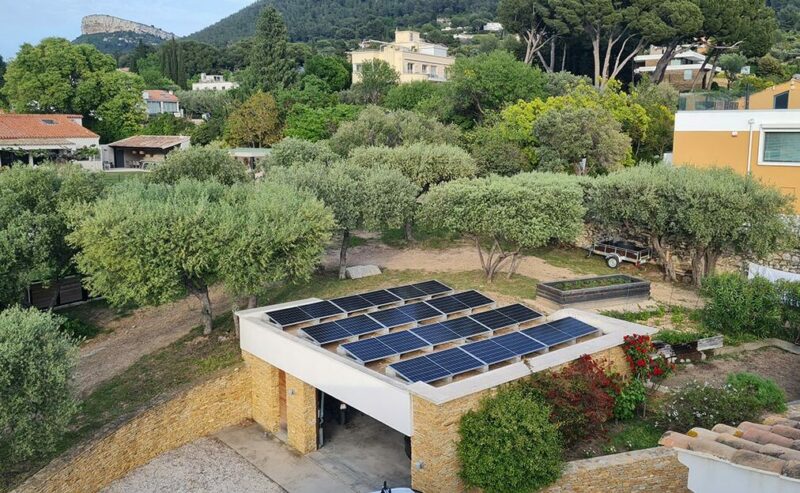 Panneaux solaires sur support béton